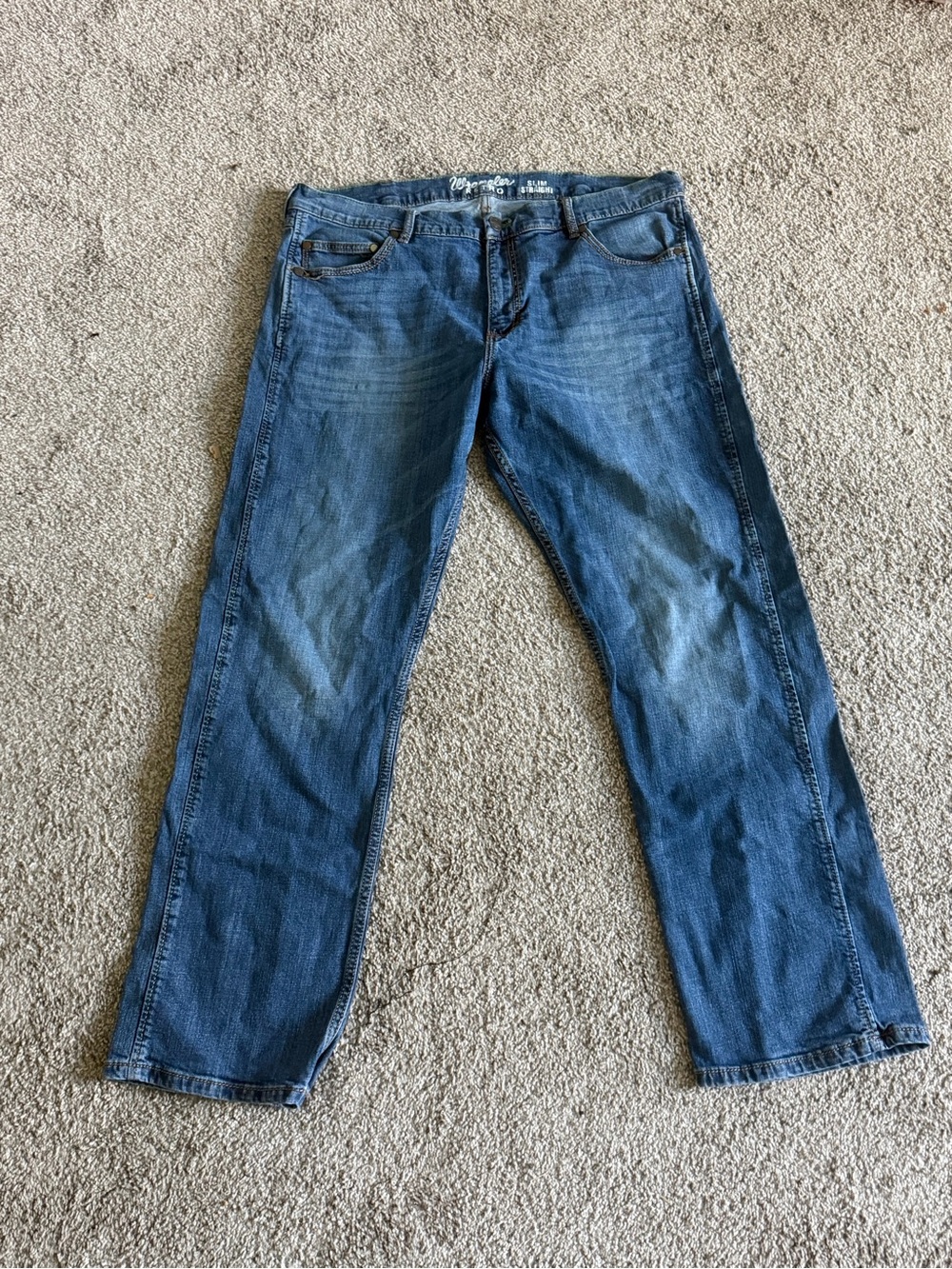 Wrangler Slim Straight Jeans in Medium Blue Wash